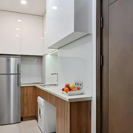 The Center Hearth & Balcony Getaway Appartement